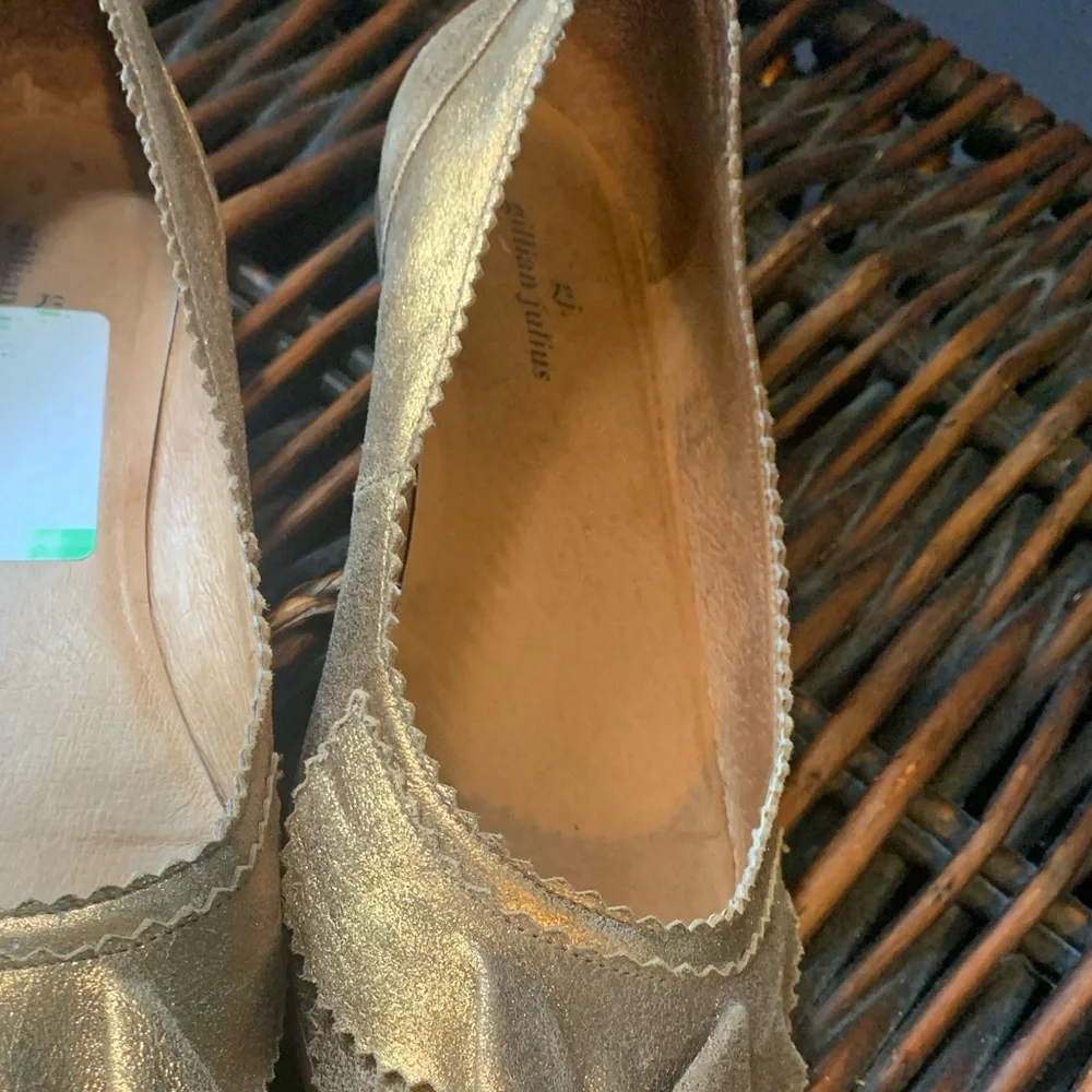 $5 Ladies flat shoes - Picture 2 of 14